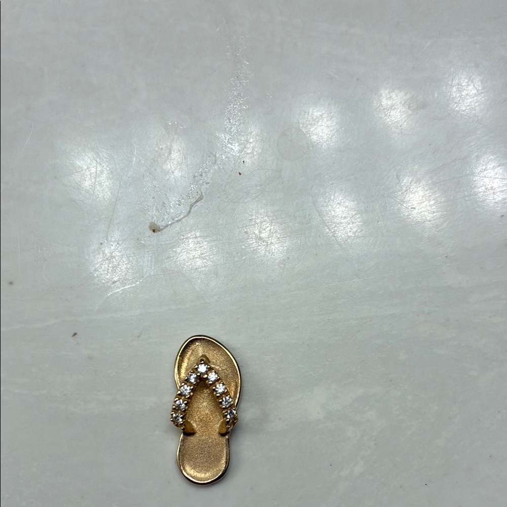 Na Hoku Gold and Sandal pendant